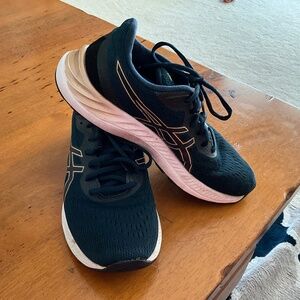 Asics gel excite 8 size 8.5